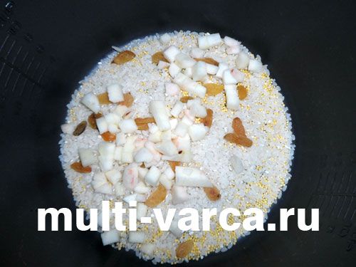 Поріжемо яблука і додамо в кашу