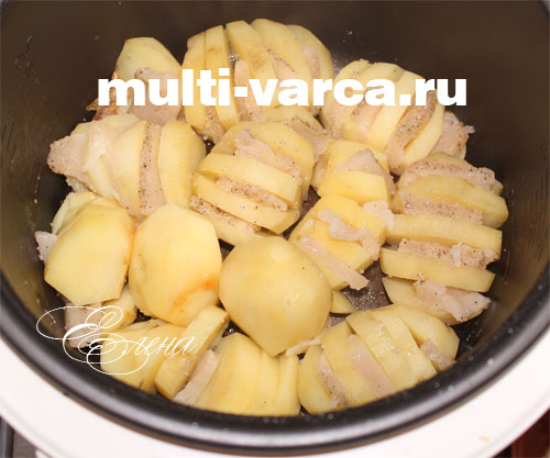 Смачна картопля із салом у мультиварці
